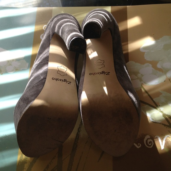 ***SOLD*****Gray platform stilletos - Picture 3 of 4