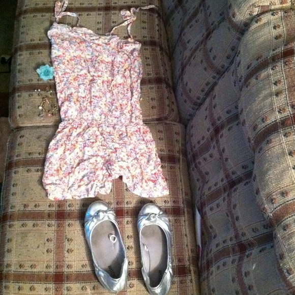 A cute summer/spring romper outfit