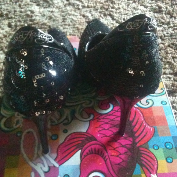 ed hardy stilletos(SOLD) - Picture 3 of 4