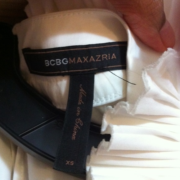 🌟adorable white top with pleated collar!! - Picture 3 of 3