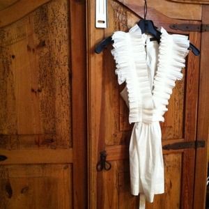 🌟adorable white top with pleated collar!!