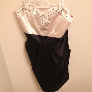 Strapless dress with pockets!