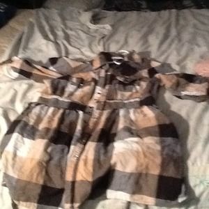 A half sleeve long shirt