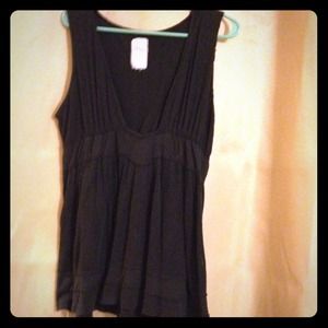 Black sleeveless v neck top
