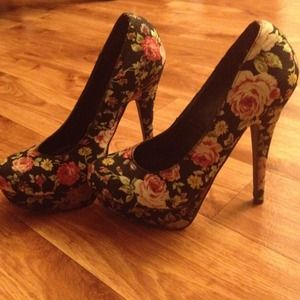 Never worn Flower shoes
