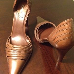 Reduced! Cute brown pumps by Carlos