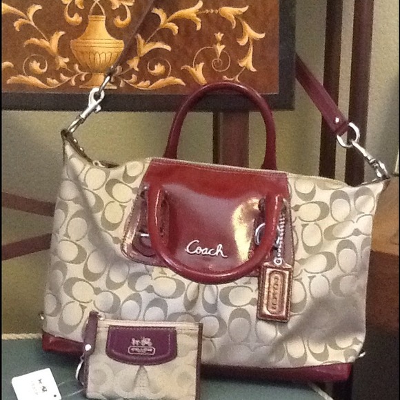 ♥SOLD♥ New Coach Ashley beige/burgundy satchel