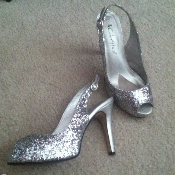 SOLD Coloriffics silver glitter sling back heel