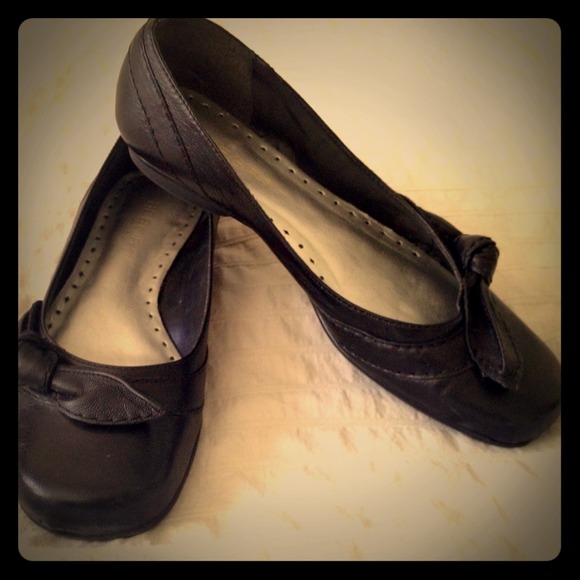 🚫SOLD TO @trishng🚫Black leather flats