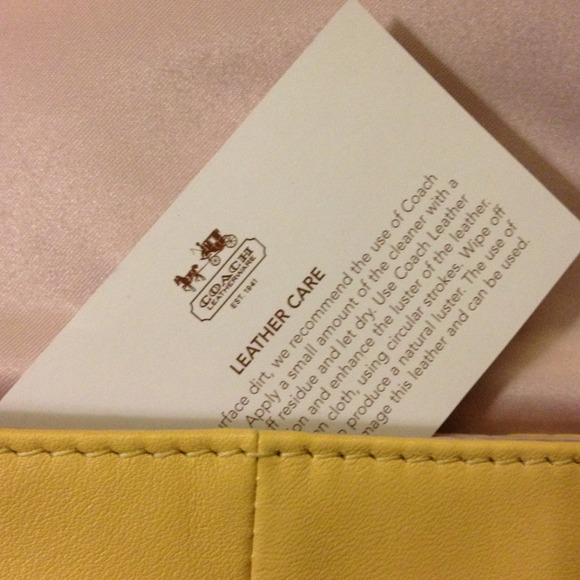 Coach Kristin large yellow wristlet - Picture 3 of 3