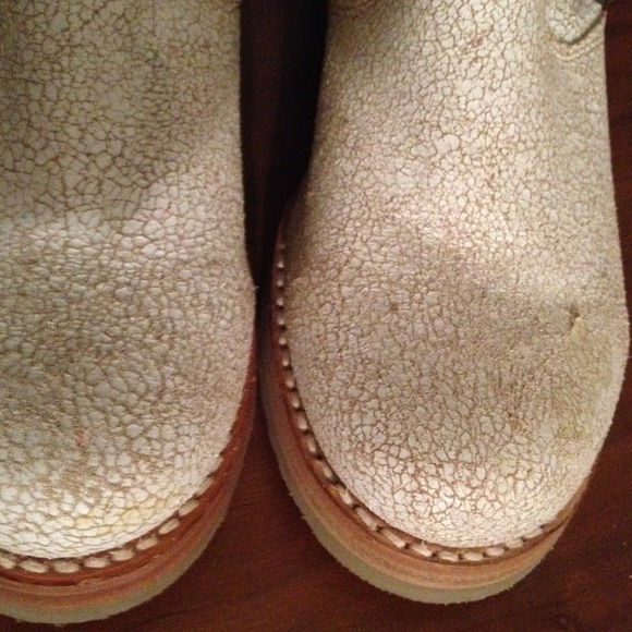 **SOLD**NWT! Frye 'Veronica' cracked leather boot! - Picture 2 of 4