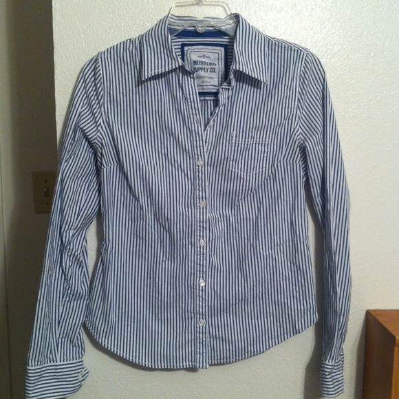 💛*SOLD* Blue stripped button up