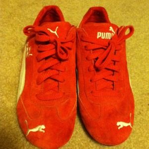 Auth Ferrari Puma shoes❤