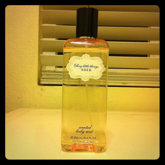 ⛔⛔⛔ REDUCED!!! ⛔⛔⛔ VS Sexy Little Things Body Mist