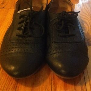 LIKE NEW black leather loafers!!
