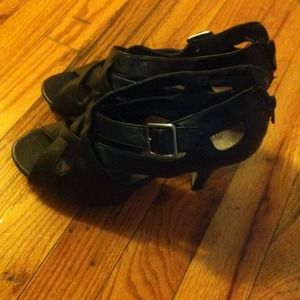 Black leather madden girl heels!!