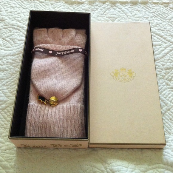 ⬇⬇⬇Juicy couture fingerless gloves