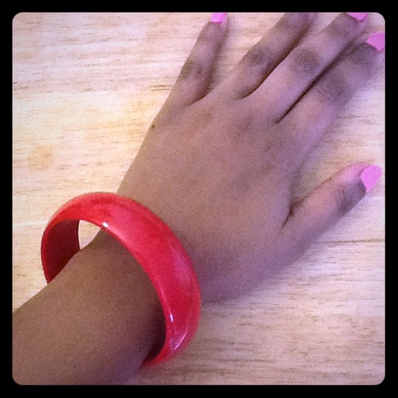 ✋🔴 SOLD Red bangle