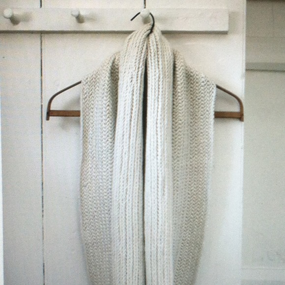 Big Herringbone Cowl