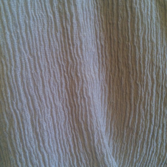 Ruffled Deep Neck T - Picture 4 of 4