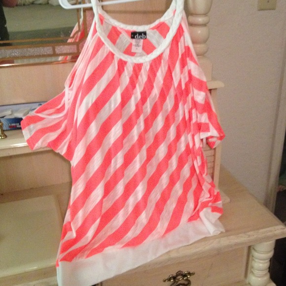 Shoulder sleeve halter top