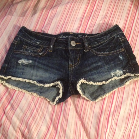 🔴 SOLD 🔴 American Eagle Destroyed Shorts