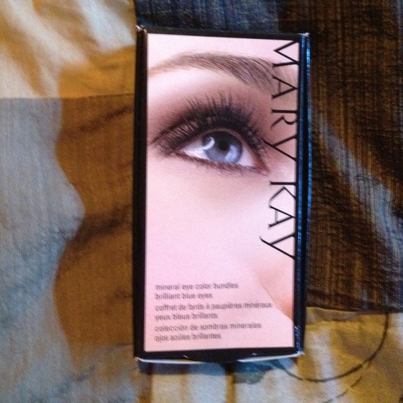 Mary Kay NEW mineral eye color bundle
