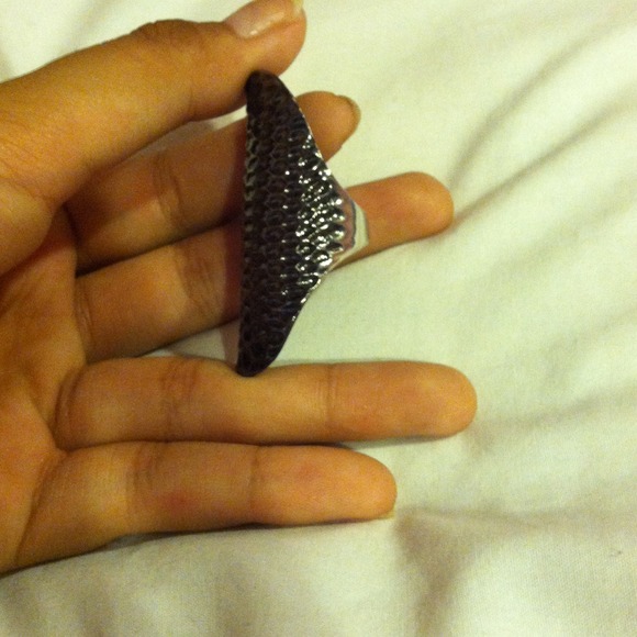 A ring - Picture 3 of 3