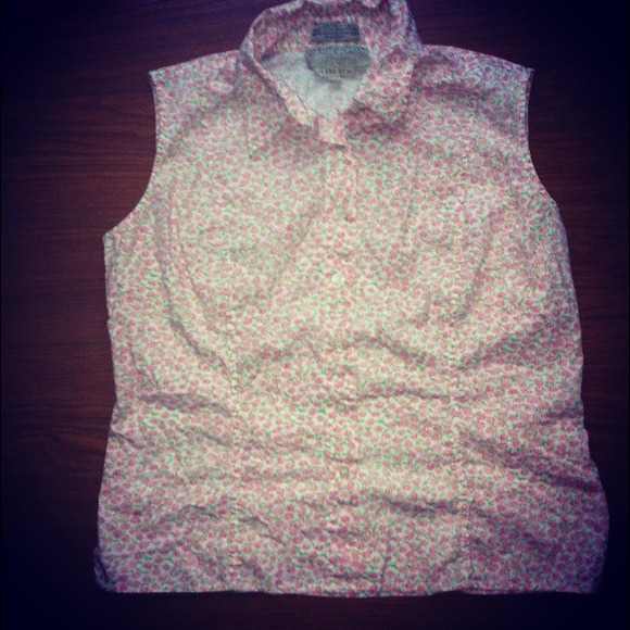 Pink Daisy Sleeveless Button Up