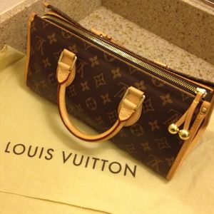 🔴 SOLD 🔴 LV Authentic Monogram Popincourt Purse