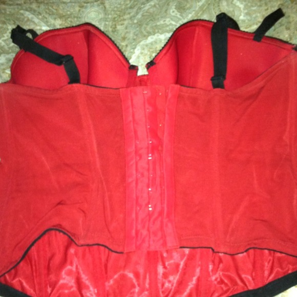 Sexy red bustier - Picture 2 of 2