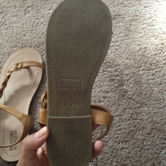 🎀Sold🎀Sandals - Picture 2 of 2