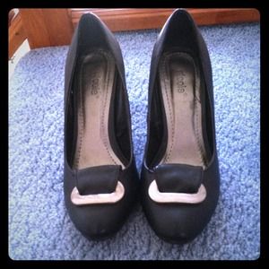 Nicole black pumps with cute buckle!