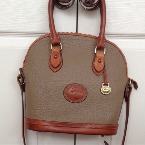 🔴SOLD🔴@soffandpink Vintage Dooney and Bourke Bag