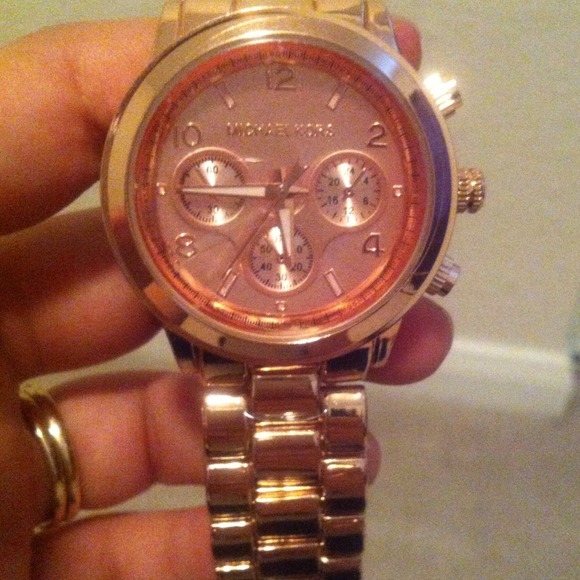 ✨RESERVED for jojolopez✨MK rose gold watch✨