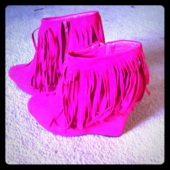Hot pink fringe boots super comfy