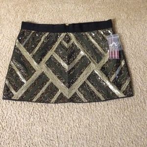 ✨NEW✨And REDUCED Bronze Sequined Skirt✨