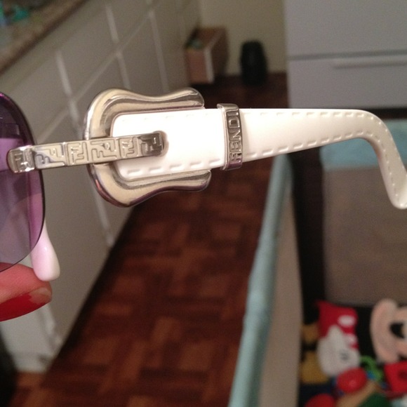 ✨❤SOLD❤✨AUTHENTIC FENDI glasses! PERFECT condition - Picture 2 of 4