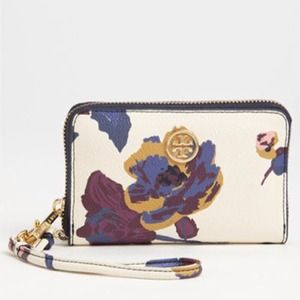 Looking for Tori Burch IPhone Wallet🌸