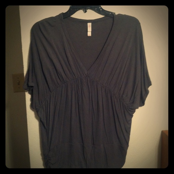 💛**SOLD*Grey slouchy top