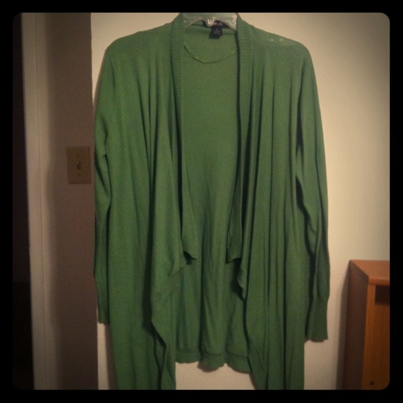 💛*SOLD*Green sweater