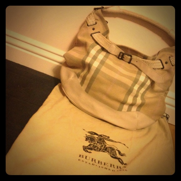 💢SOLD💢🌸Authentic Burberry Hobo🌸