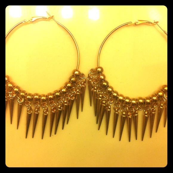 H&M Jewelry - cute spikes earrings