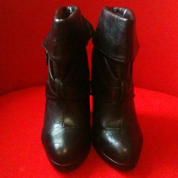 Black boots - Picture 2 of 4