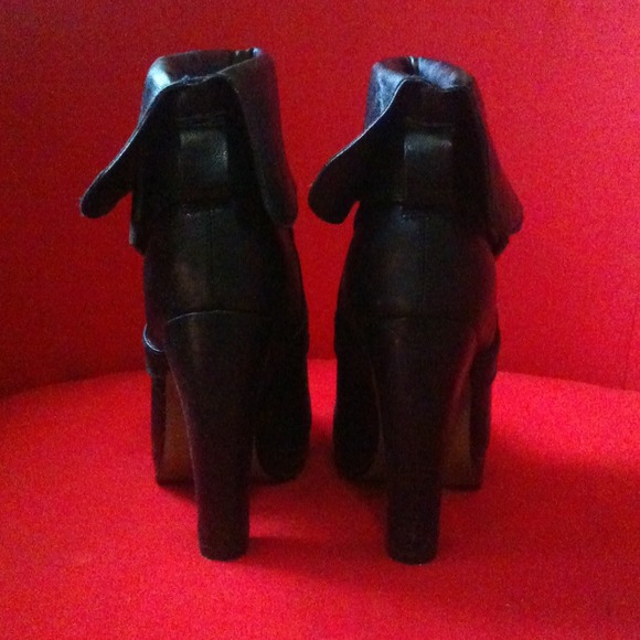 Black boots - Picture 3 of 4