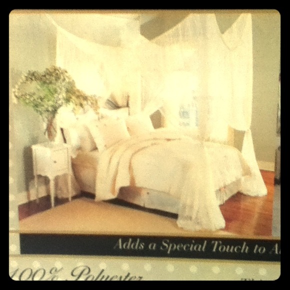Bed sheer canopy
