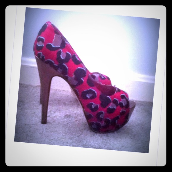 Sexy red shoes!!! - Picture 1 of 1