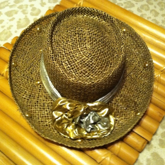 Metallic straw hat