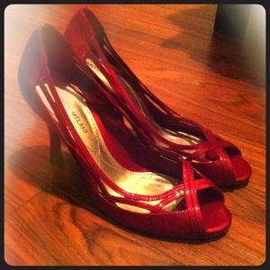 Sold in bundle! Antonio Melani beautiful red heels