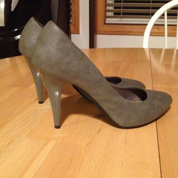 *Reserved* @catche Gray Zara heels size 38